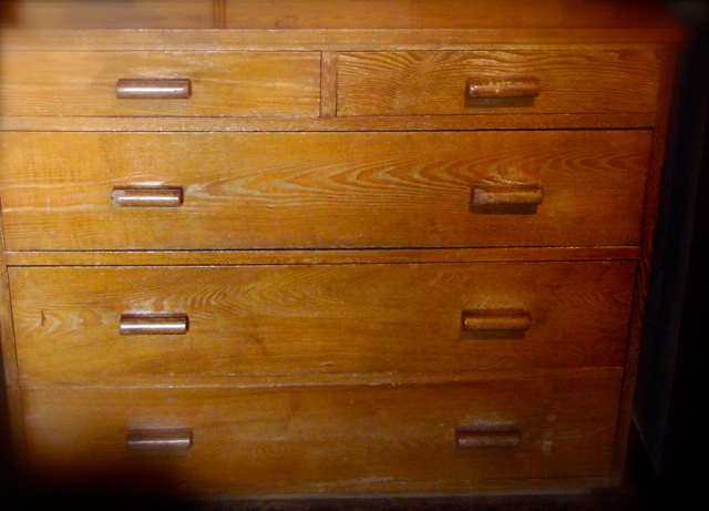 Chest_of_drawers